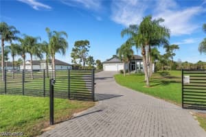 653 23rd Street, Naples, FL 34117 - MLS#226021946