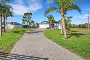 653 23rd Street, Naples, FL 34117 - MLS#226021946