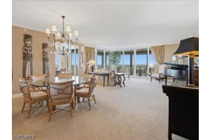 425 Cove Tower Drive, Naples, FL 34110 - MLS#226022278