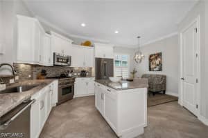 6589 Roma Way, Naples, FL 34113 - MLS#226022285