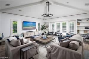 420 Palm Cir E, Naples