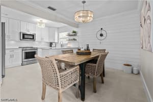 260 Lanchester Court, Naples, FL 34112 - MLS#226022460