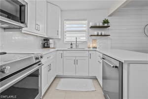 260 Lanchester Court, Naples, FL 34112 - MLS#226022460