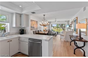 5 High Point Cir W 206, Naples