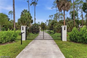 721 Logan Boulevard, Naples, FL 34119 - MLS#226022898