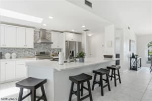 132 Bordeaux Circle, Naples, FL 34112 - MLS#226022948
