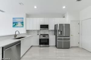 827 Hampton Circle, Naples, FL 34105 - MLS#226022969