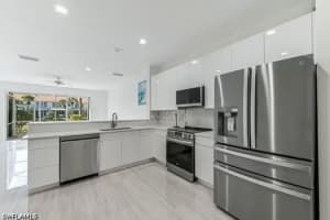 827 Hampton Circle, Naples, FL 34105 - MLS#226022969