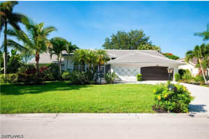 559 Henley Dr, Naples