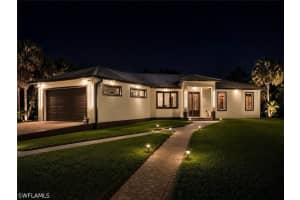 556 6th Street, Naples, FL 34117 - MLS#226023323