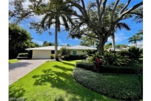 330 Putter Point Dr, Naples