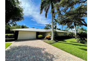 330 Putter Point Drive, Naples, FL 34103 - MLS#226023334