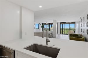 5601 Turtle Bay Drive, Naples, FL 34108 - MLS#226023392