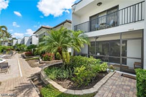 1060 6th St S 1060, Naples