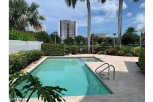 611 Bridgeway Ln, Naples
