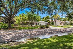 2667 River Reach Drive, Naples, FL 34104 - MLS#226023693