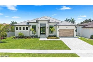 611 Diplomat Court, Marco Island, FL 34145 - MLS#226023709