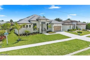 611 Diplomat Court, Marco Island, FL 34145 - MLS#226023709