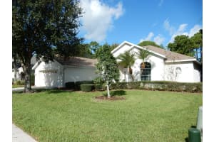 687 Autumn Glen Dr, Melbourne, FL 32940, Sold 01/25/16