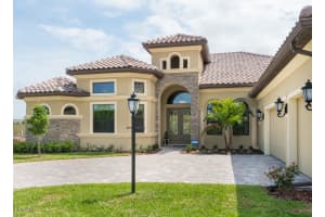 906 Casa Dolce Casa Cir, Rockledge, FL 32955, Sold 05/20/16