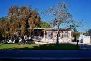 2 Emerald St, Melbourne, FL 32904, Sold 06/24/16