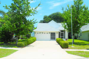 2233 Breezy Cir, Melbourne, FL 32935, Sold 09/02/16