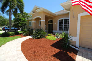 951 Wood Creek Dr, Melbourne, FL 32901, Sold 09/26/16