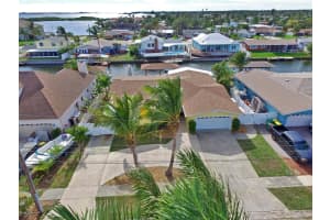 1725 Rochelle Pkwy, Merritt Island, FL 32952, Sold 02/27/17