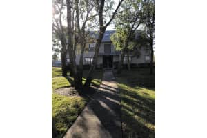 4920 Lake Waterford Way W, Melbourne, FL 32901, Sold 05/29/18