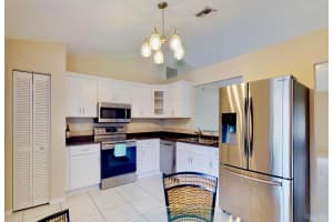 925 4th Ln, Vero Beach, FL 32962, Sold 08/31/21