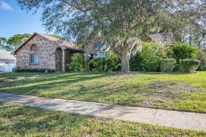 584 Lake Ashley Cir, Melbourne, FL 32904, Sold 04/12/19