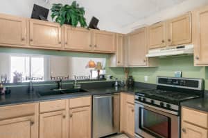 196 Oak Lake Rd, Melbourne, FL 32901, Sold 02/06/20