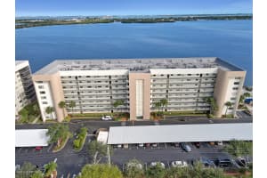 300 S Sykes Creek Pkwy, Merritt Island, FL 32952, Sold 04/30/21