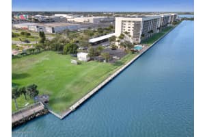 300 S Sykes Creek Pkwy, Merritt Island, FL 32952, Sold 04/30/21