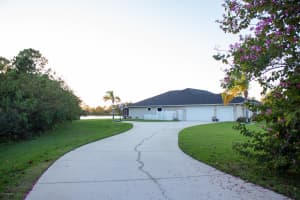 5662 Cypress Creek Dr, Grant-Valkaria, FL 32949, Sold 01/11/21