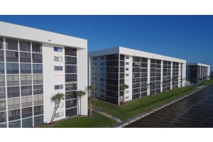 200 S Sykes Creek Pkwy, Merritt Island, FL 32952, Sold 04/15/21