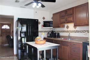 2343 2nd St SW, Vero Beach, FL 32962, Sold 05/20/21