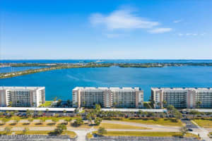 300 S Sykes Creek Pkwy, Merritt Island, FL 32952, Sold 07/12/21