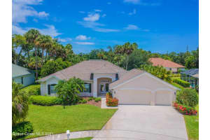 4416 6th St SW, Vero Beach, FL 32968, Sold 09/03/21