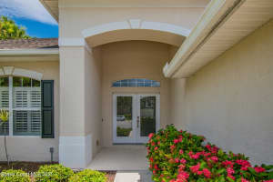 4416 6th St SW, Vero Beach, FL 32968, Sold 09/03/21