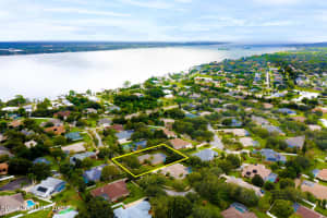 931 Maple Ridge Dr, Merritt Island, FL 32952, Sold 02/07/22