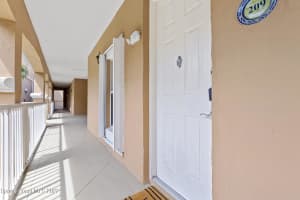 5035 Fairways Cir, Vero Beach, FL 32967, Sold 09/06/22