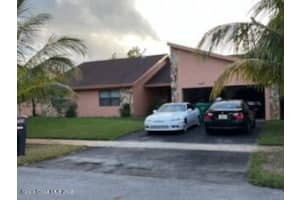 7050 Nw 49th Place Nw, Lauderhill, Fl 33351