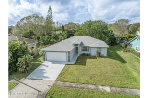 345 21st Avenue, Vero Beach, FL 32962 Sold 03/23/23
