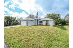 345 21st Avenue, Vero Beach, FL 32962 Sold 03/23/23