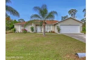 3138 Tropical Circle Se