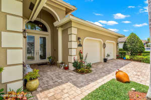 460 Wingate SW, Vero Beach, FL 32968 Sold 10/12/23