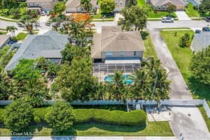 6041 Ridge Lake Circle, Vero Beach, FL 32967 Sold 09/28/23