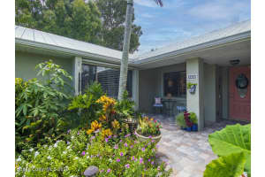 499 10th Court, Vero Beach, FL 32962 Sold 12/29/23