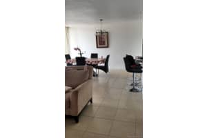 9137 Fontainebleau Blvd, Miami, FL 33172, Sold 11/04/16